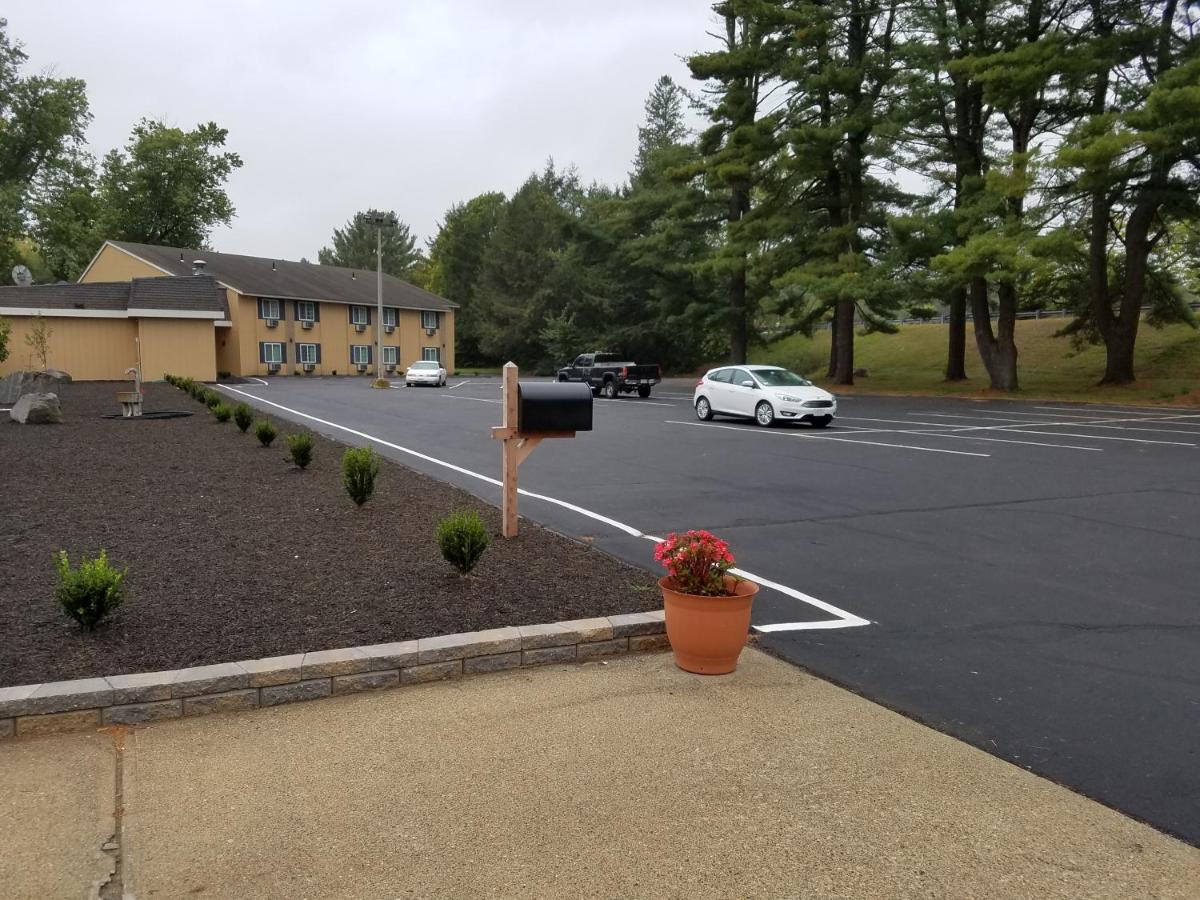 | Motel 6 Putnam CT