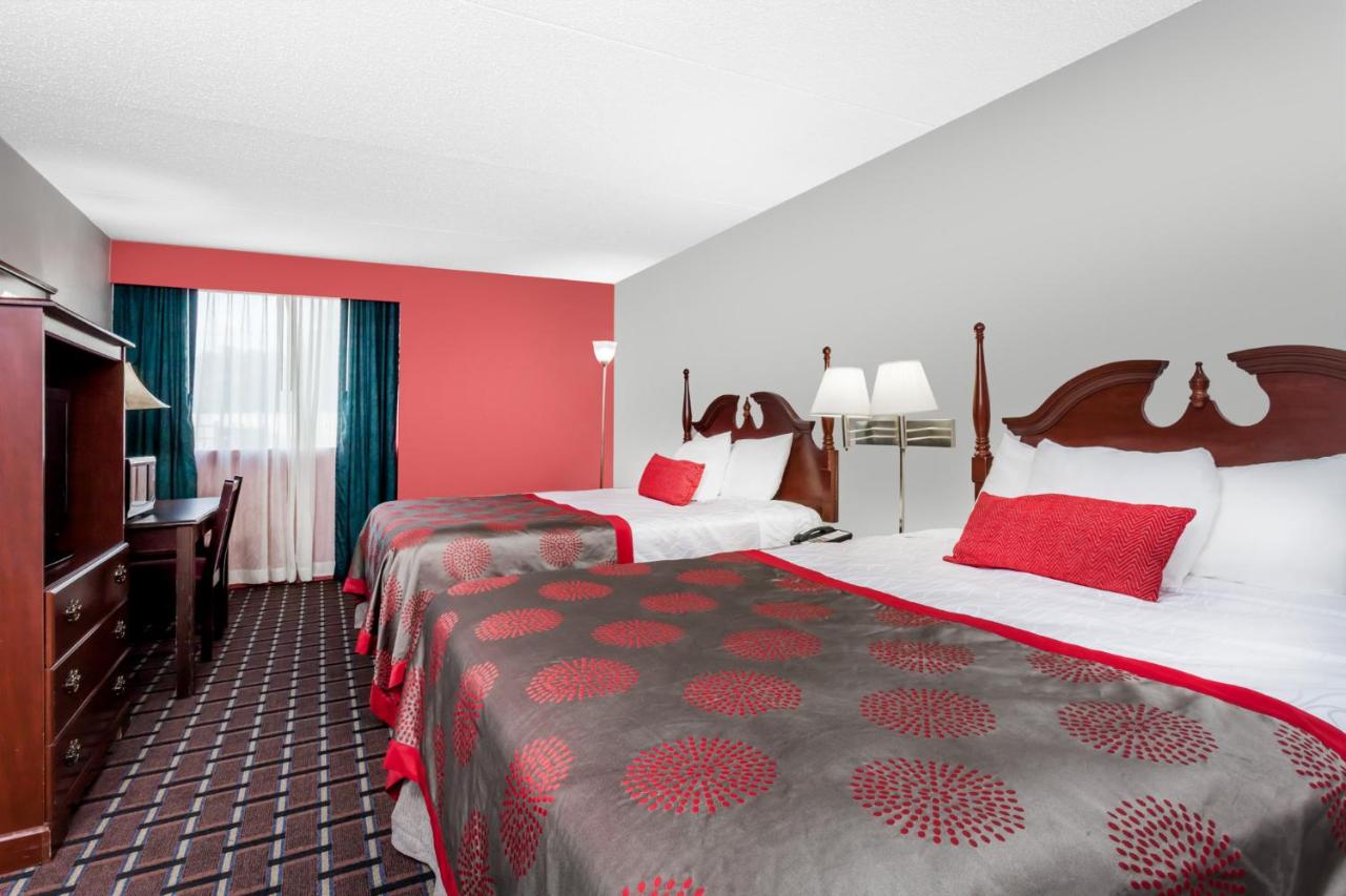 Queen Room - Disability Access - Non-Smoking at Ramada by Wyndham Henderson/Evansville