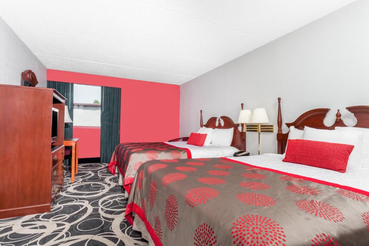 Queen Room - Disability Access - Non-Smoking at Ramada by Wyndham Henderson/Evansville