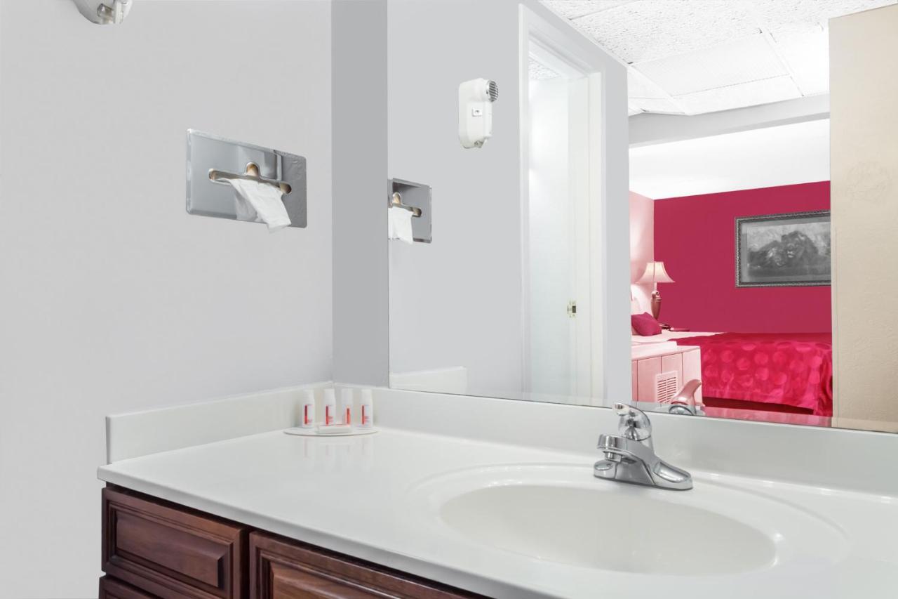 King Studio Suite - Non-Smoking at Ramada by Wyndham Henderson/Evansville