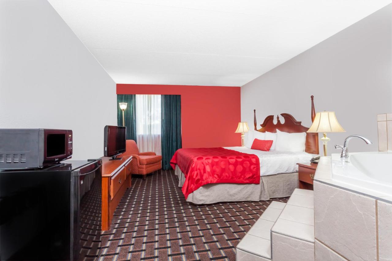 King Studio Suite - Non-Smoking at Ramada by Wyndham Henderson/Evansville