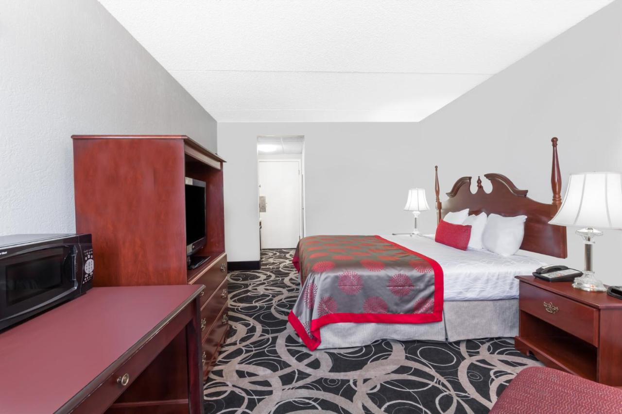 King Room -Smoking at Ramada by Wyndham Henderson/Evansville