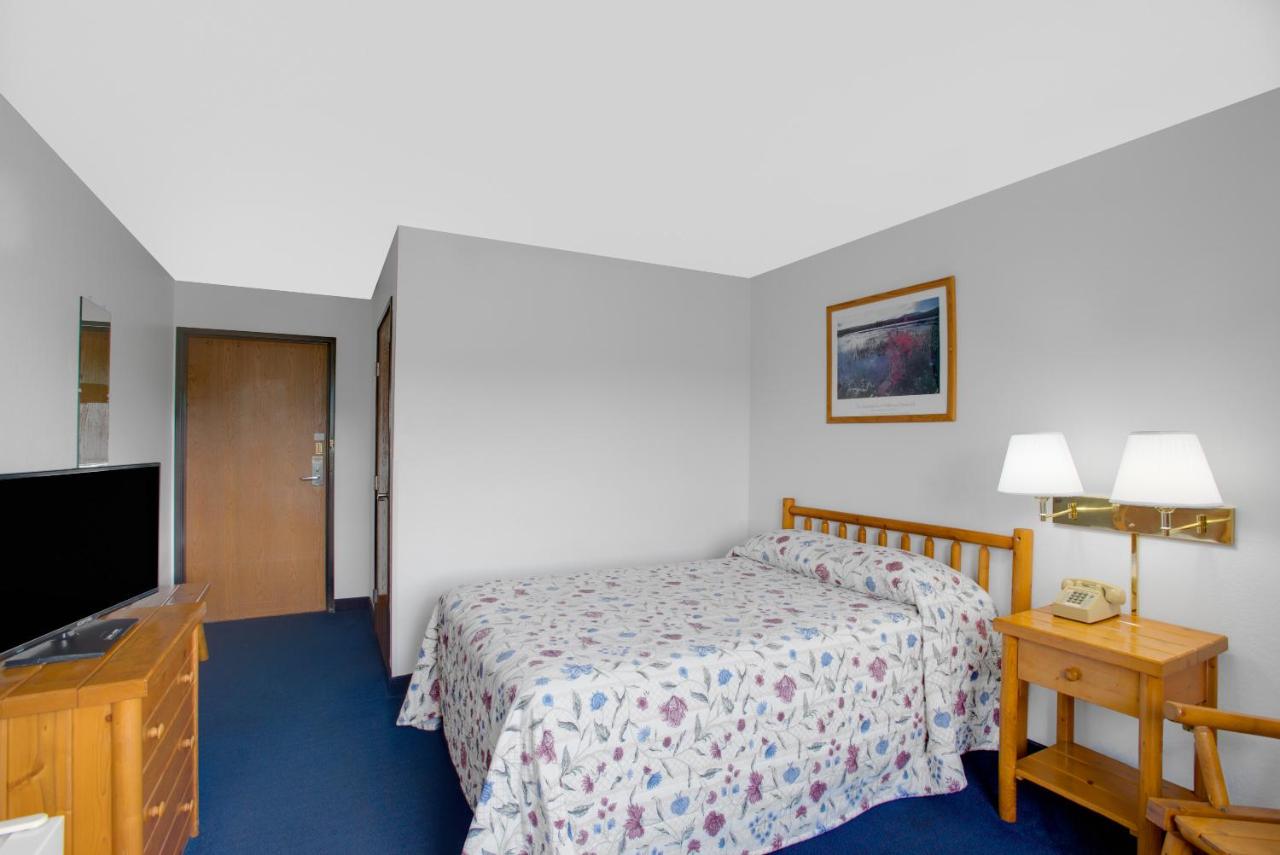 | Super 8 by Wyndham Lake George/Warrensburg Area