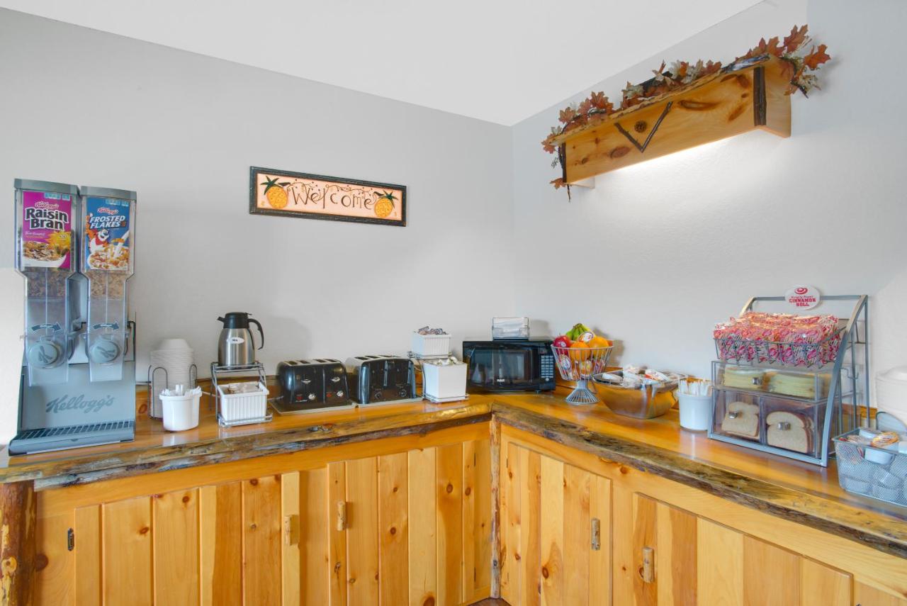 | Super 8 by Wyndham Lake George/Warrensburg Area