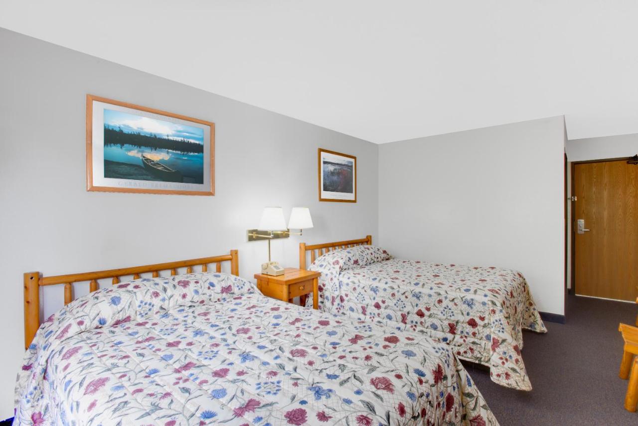 | Super 8 by Wyndham Lake George/Warrensburg Area