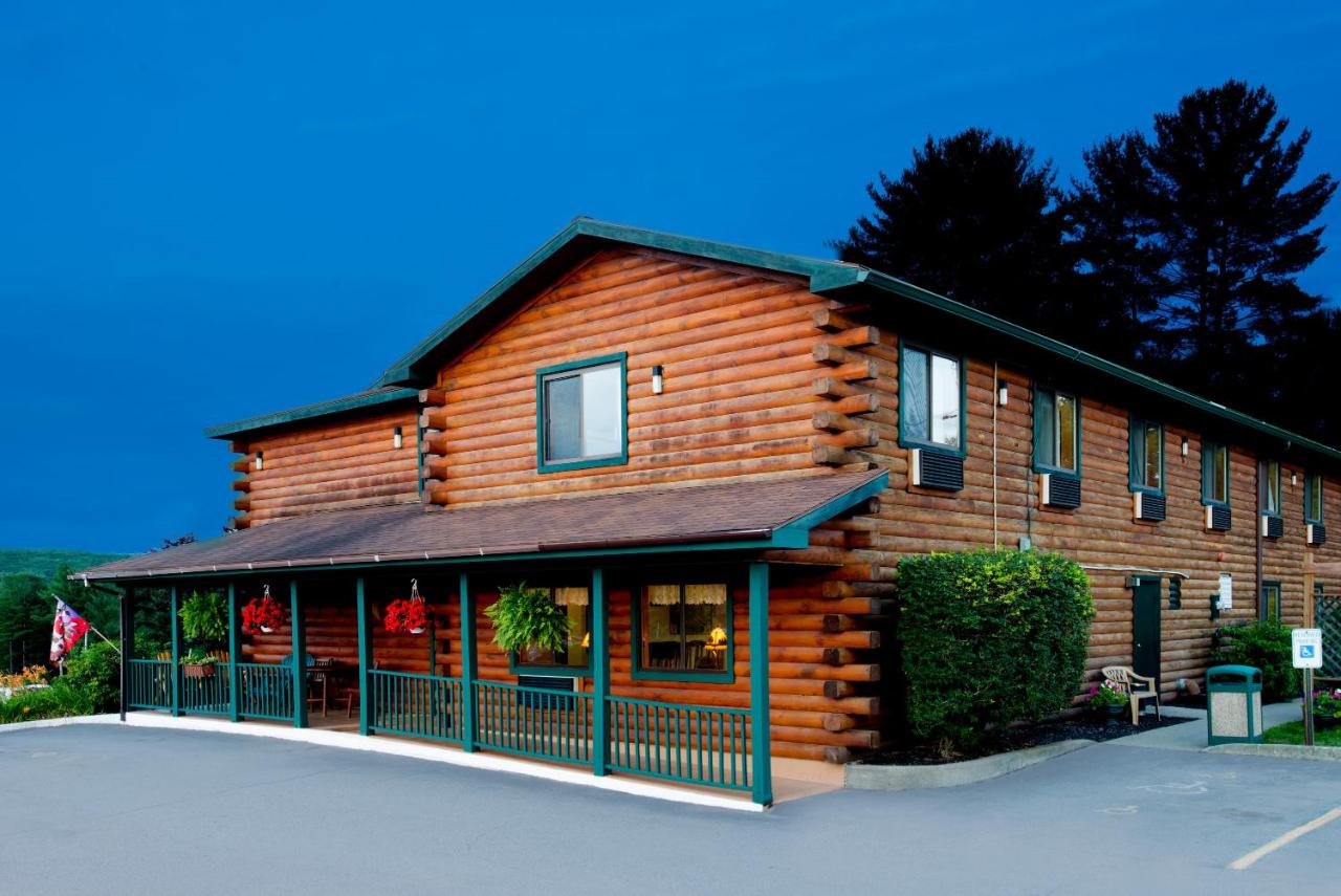 | Super 8 by Wyndham Lake George/Warrensburg Area