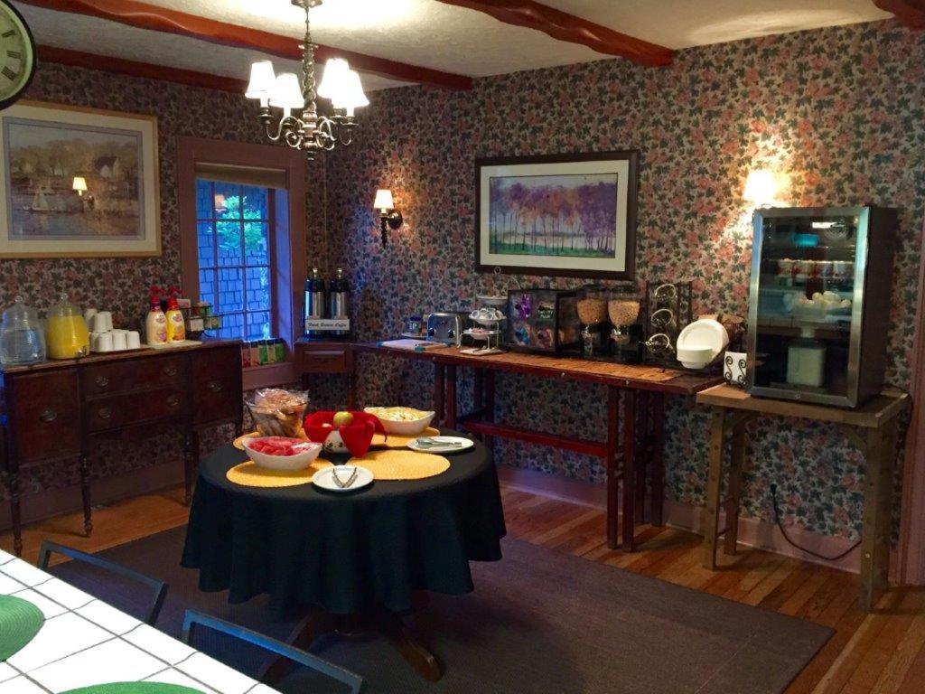 | Strawberry Valley Inn