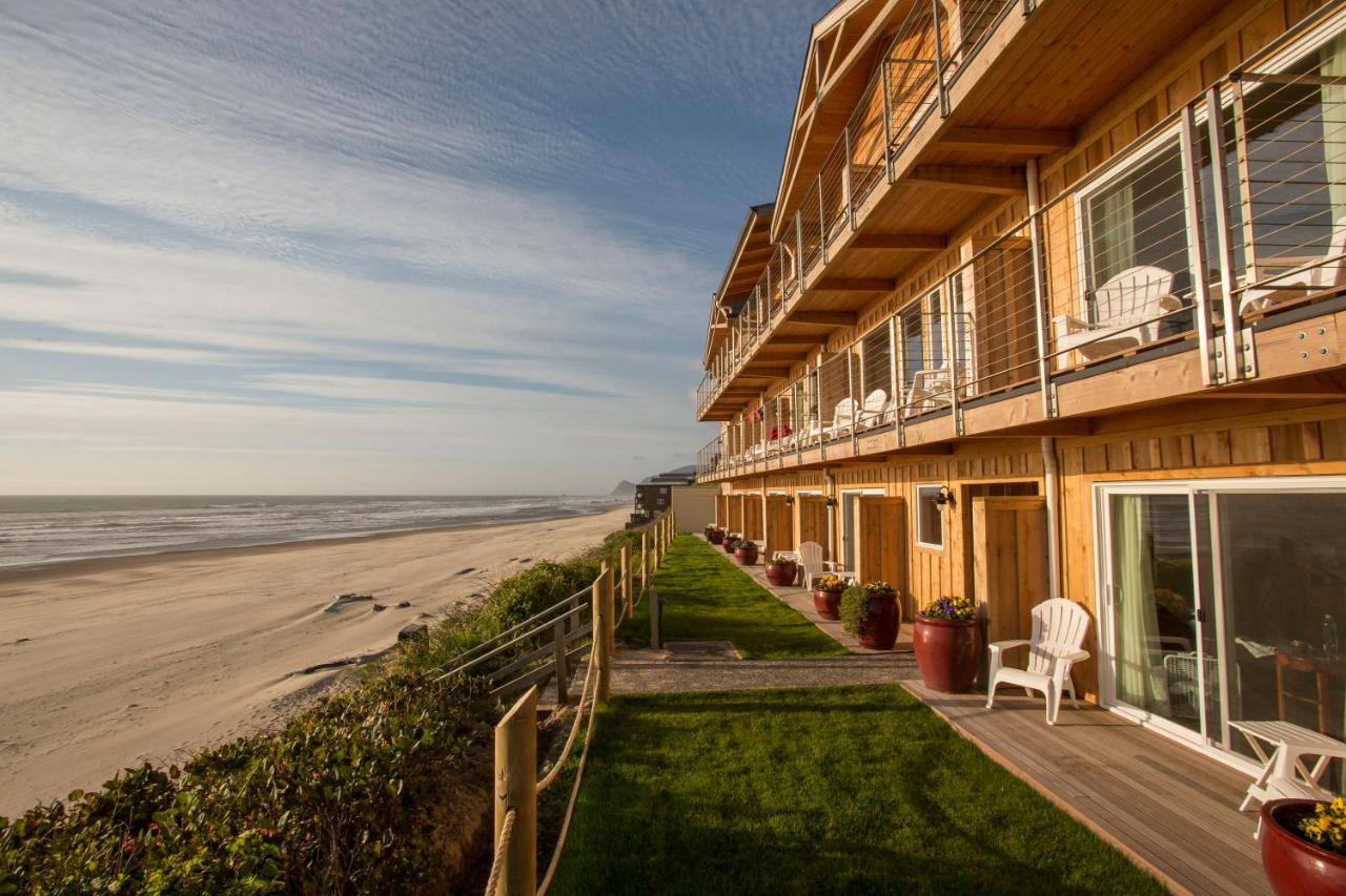 | Pelican Shores Inn