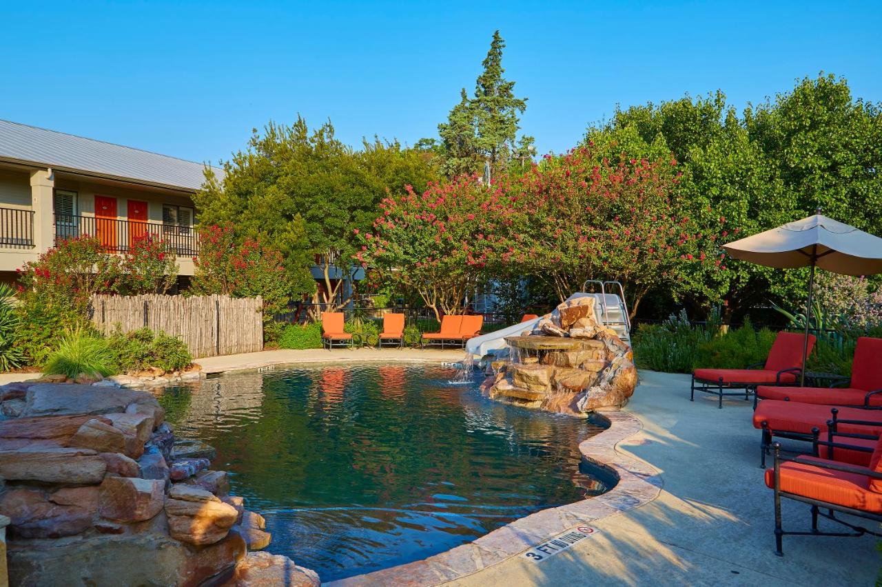 | Fredericksburg Inn and Suites