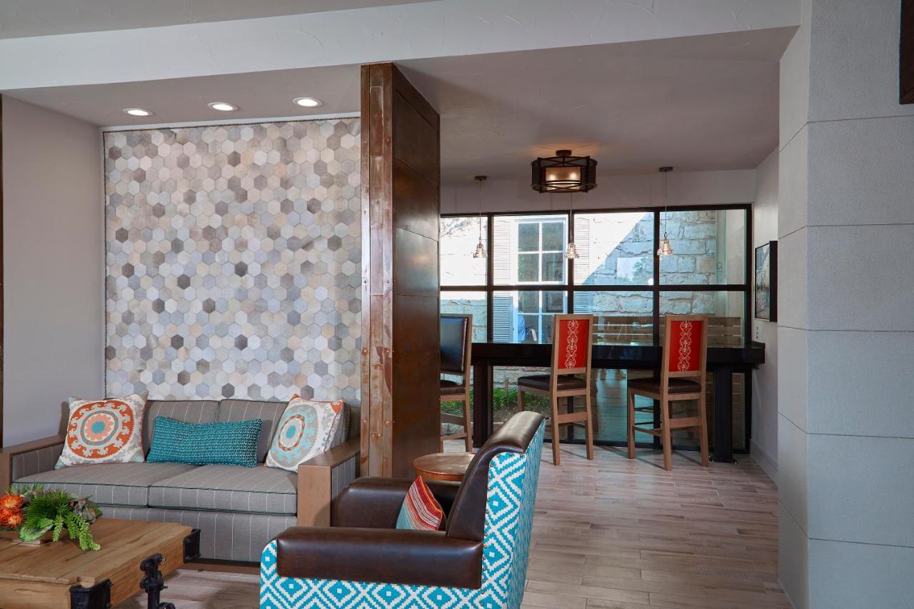 | Fredericksburg Inn and Suites
