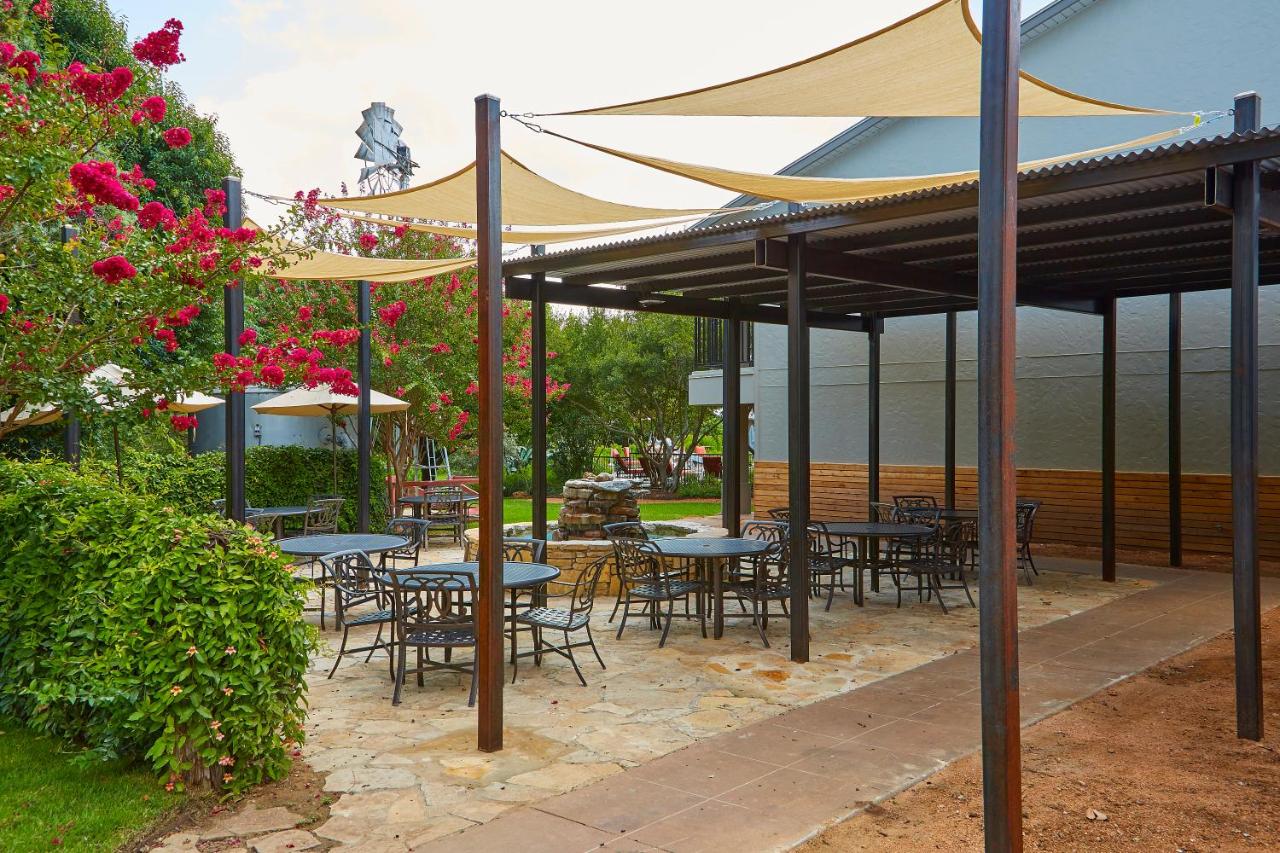 | Fredericksburg Inn and Suites