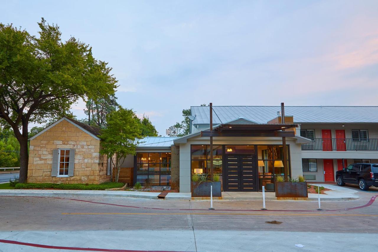 | Fredericksburg Inn and Suites