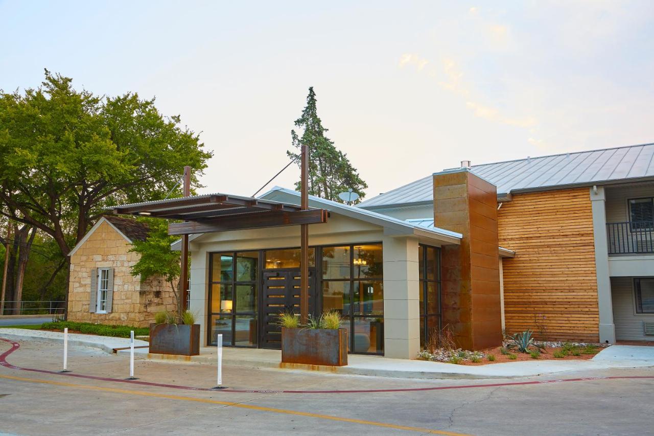 | Fredericksburg Inn and Suites