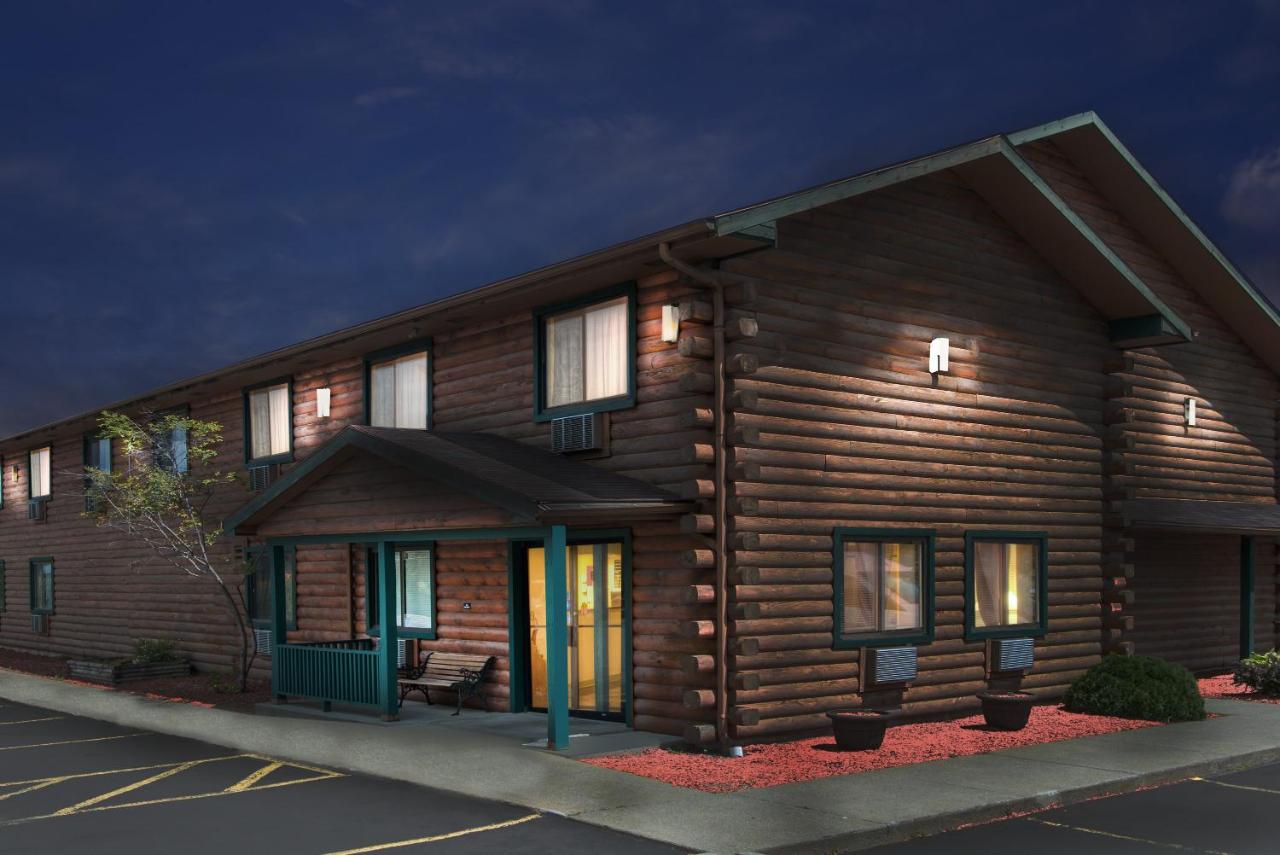| Super 8 by Wyndham Ticonderoga