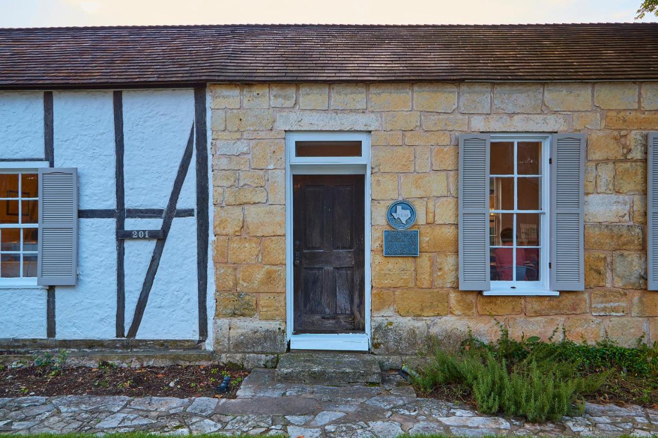 | Fredericksburg Inn and Suites