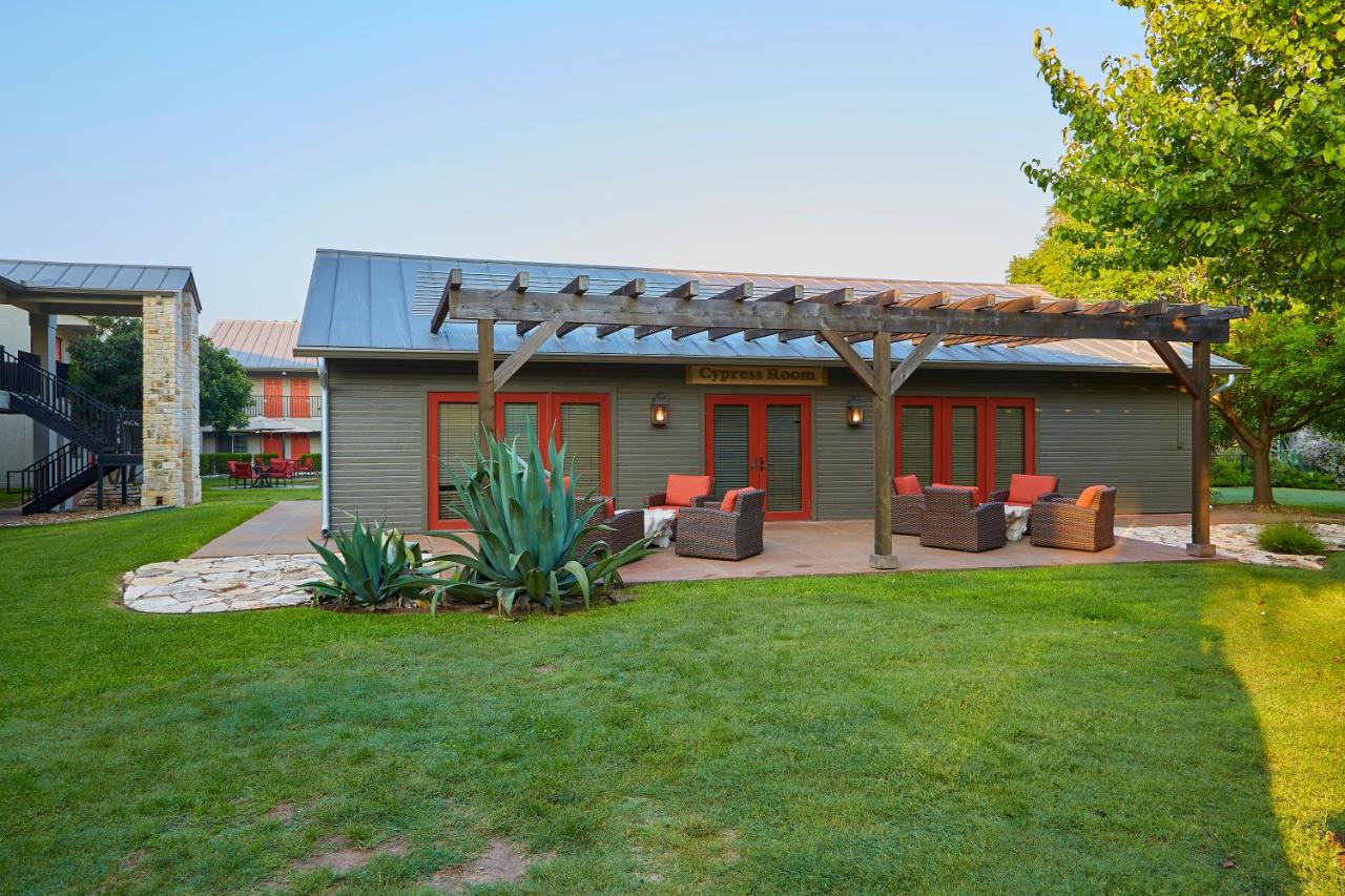| Fredericksburg Inn and Suites