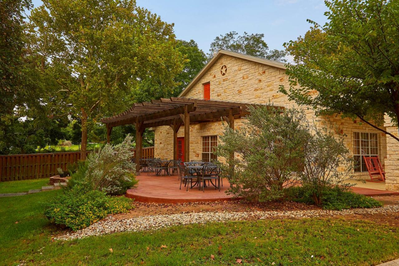 | Fredericksburg Inn and Suites