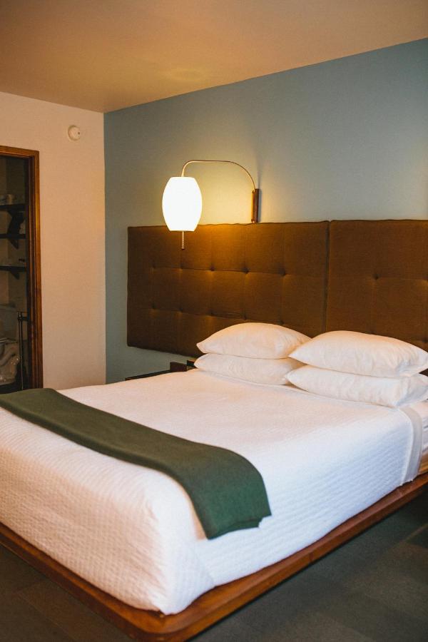 Queen Room at Modern Hotel