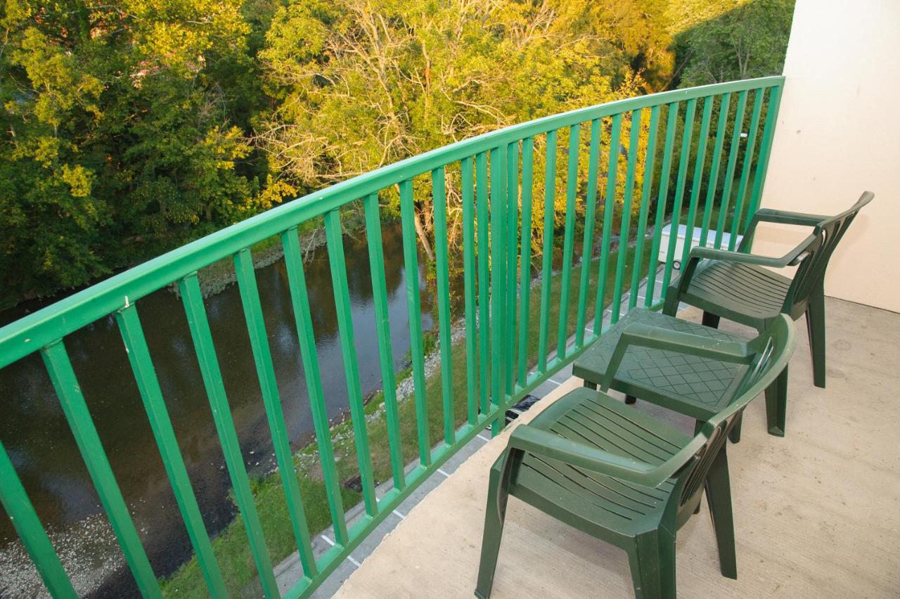 Queen Room with Two Queen Beds and Balcony at Pigeon River Inn