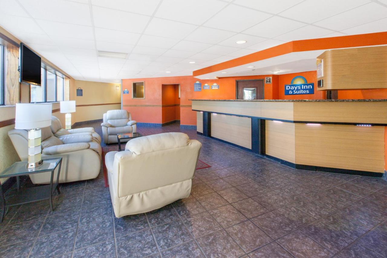 King Room - Mobility Access/Non-Smoking at Days Inn & Suites by Wyndham Madison Heights MI