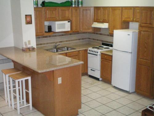 | Coronada Inn & Suites