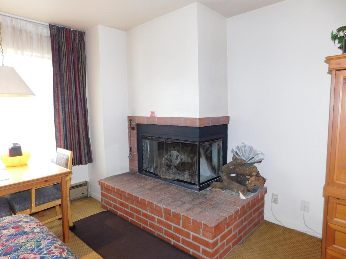 Two-Bedroom Apartment at Pacific Gardens Inn