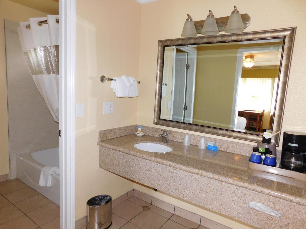 | Deer Haven Inn
