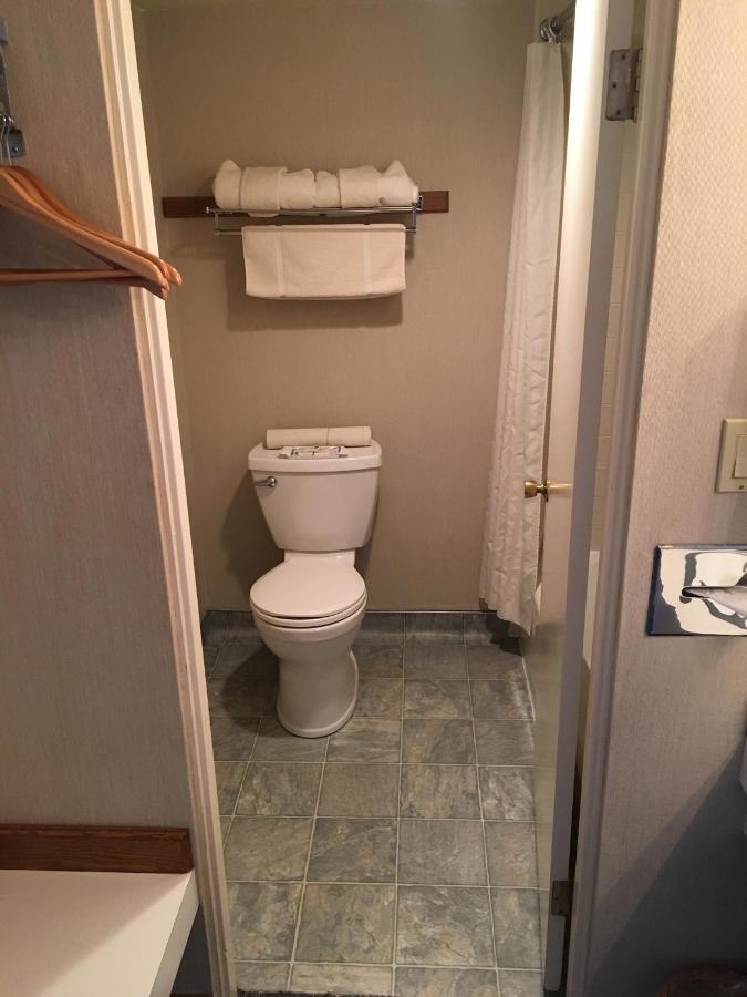 | Flagship Inn