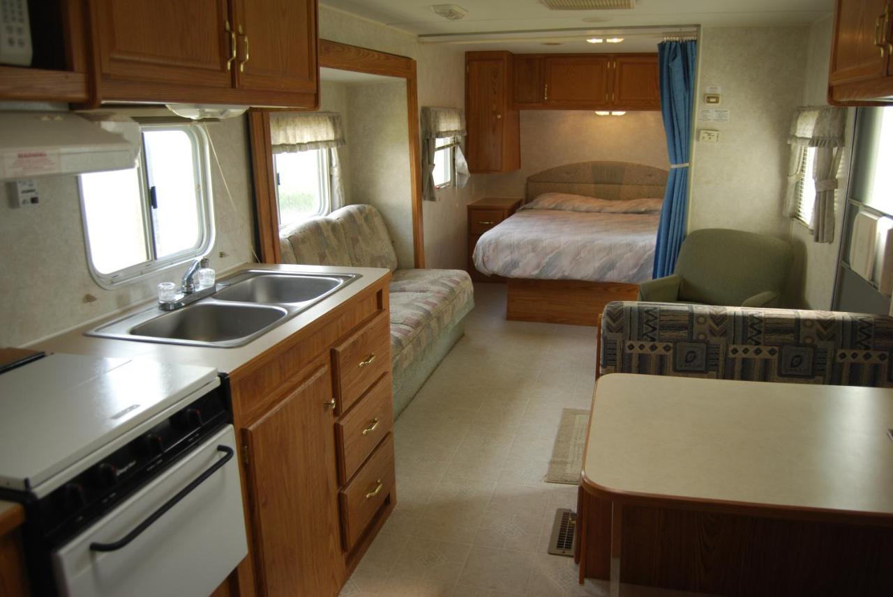| Crescent Bar Camping Resort Studio Cabin 2
