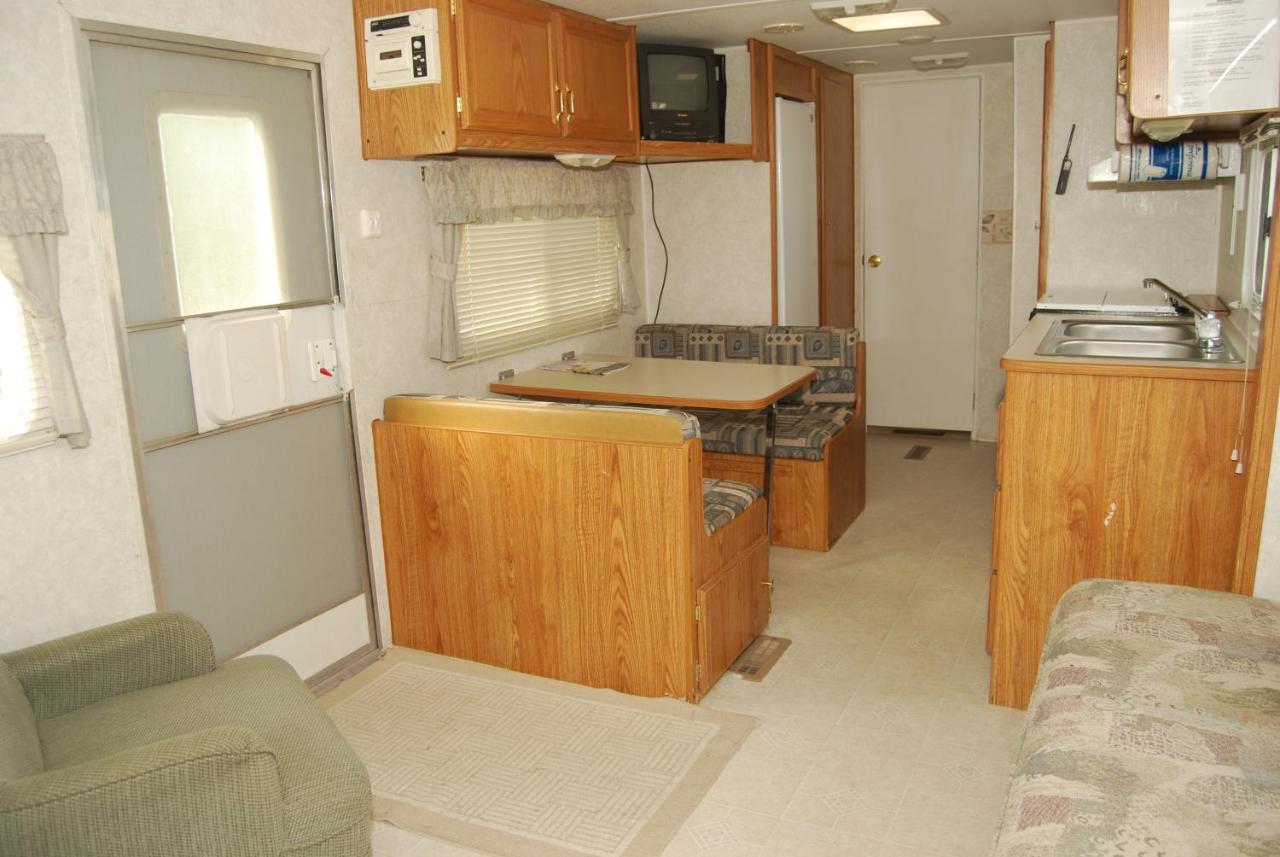 | Crescent Bar Camping Resort Studio Cabin 2