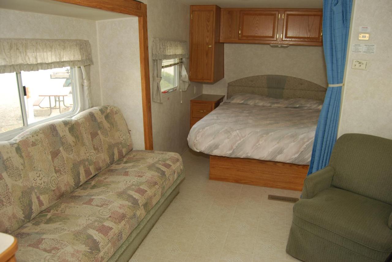 | Crescent Bar Camping Resort Studio Cabin 2