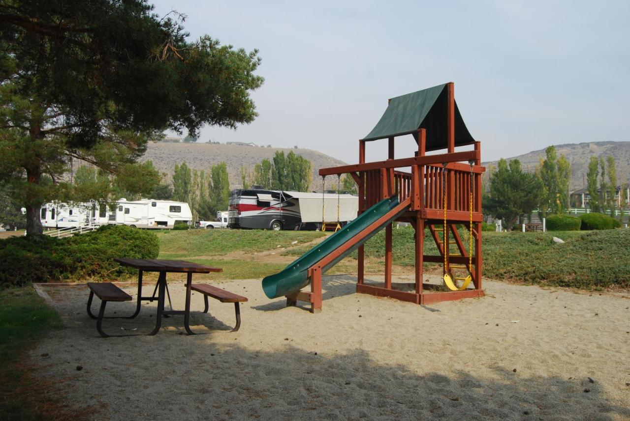  | Crescent Bar Camping Resort Studio Cabin 1