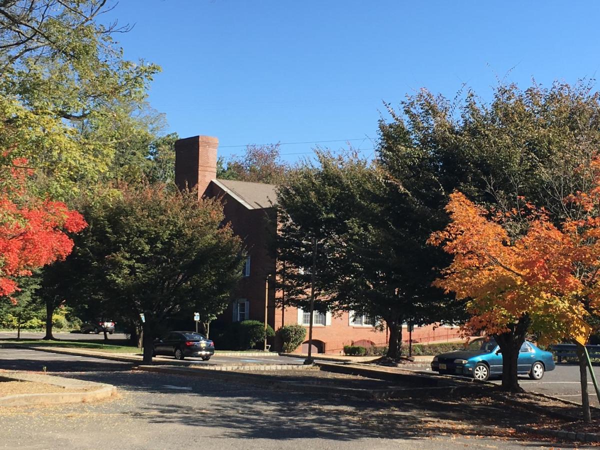 | Colts Neck Inn Hotel