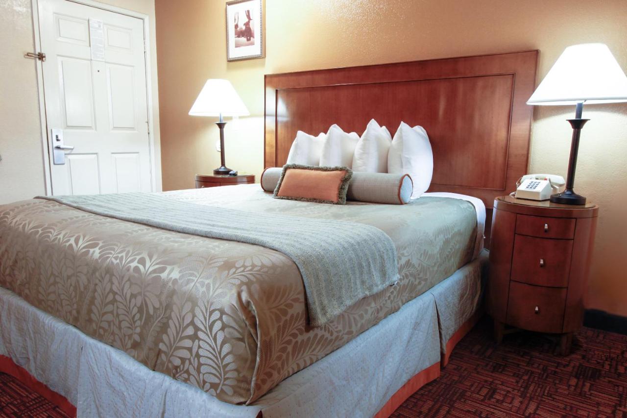 Queen Room - Smoking at Heritage Inn La Mesa