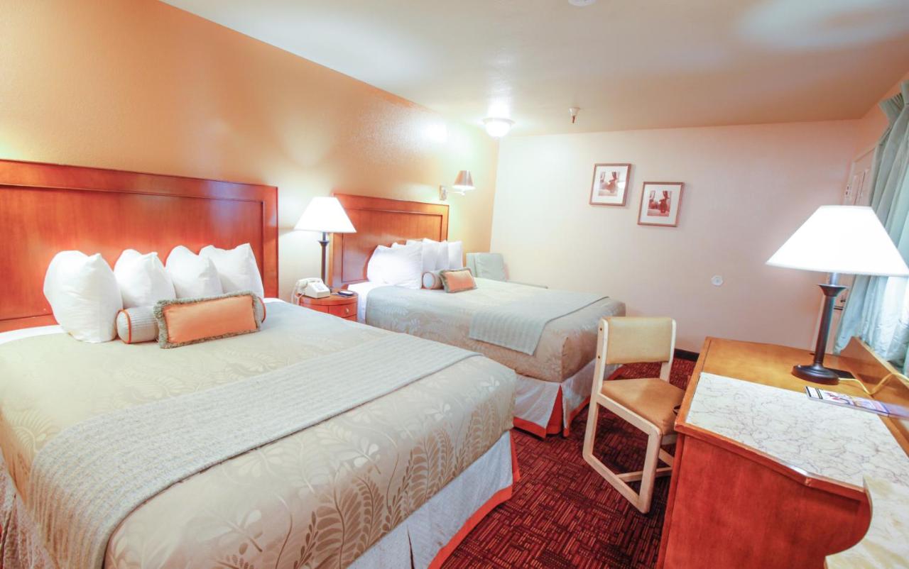 Double Queen Room - Smoking at Heritage Inn La Mesa