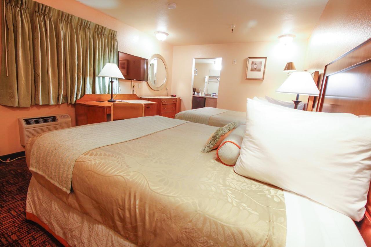 Double Queen Room - Smoking at Heritage Inn La Mesa
