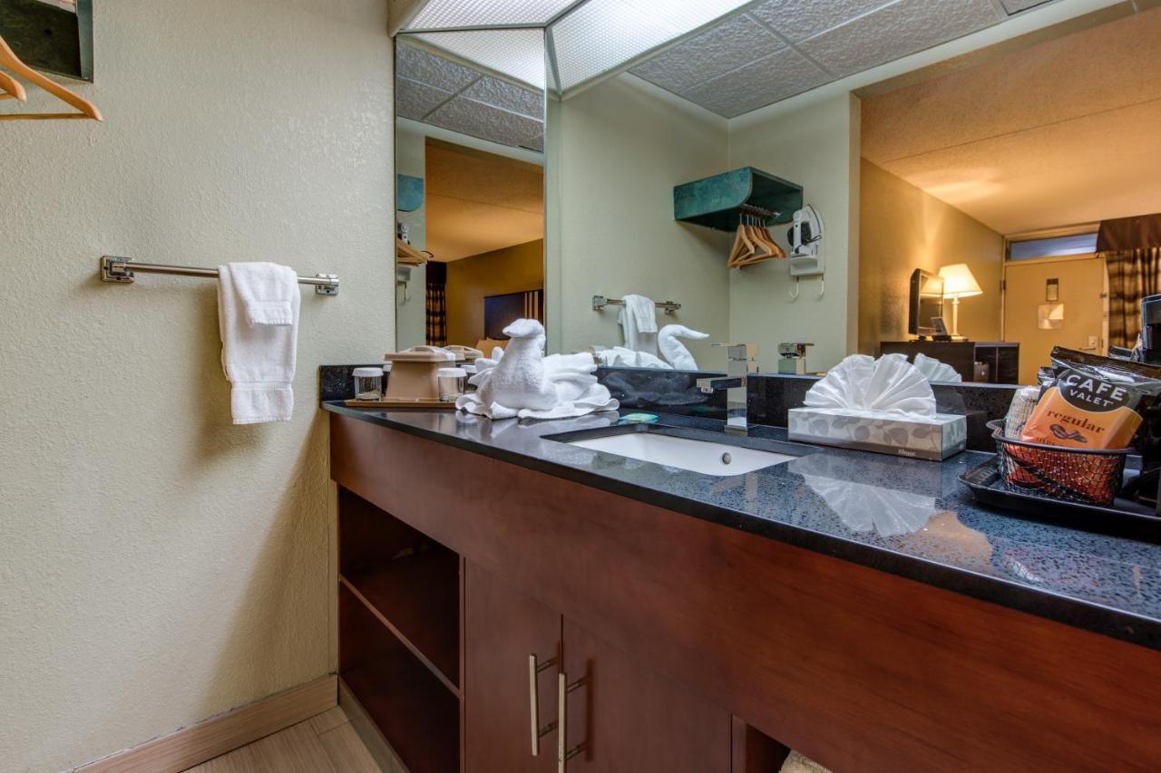 Room #33162039 at Glenstone Lodge