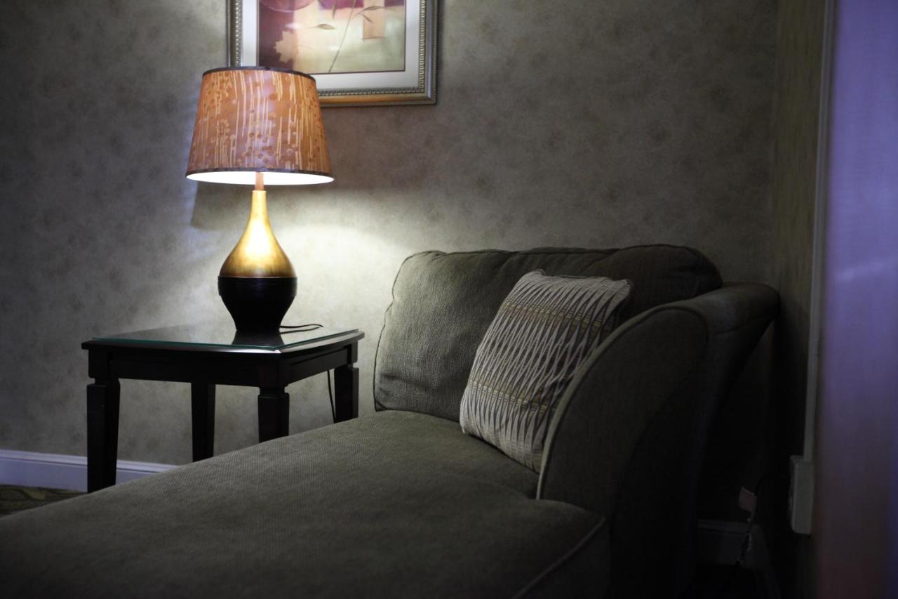 | The Island House Hotel