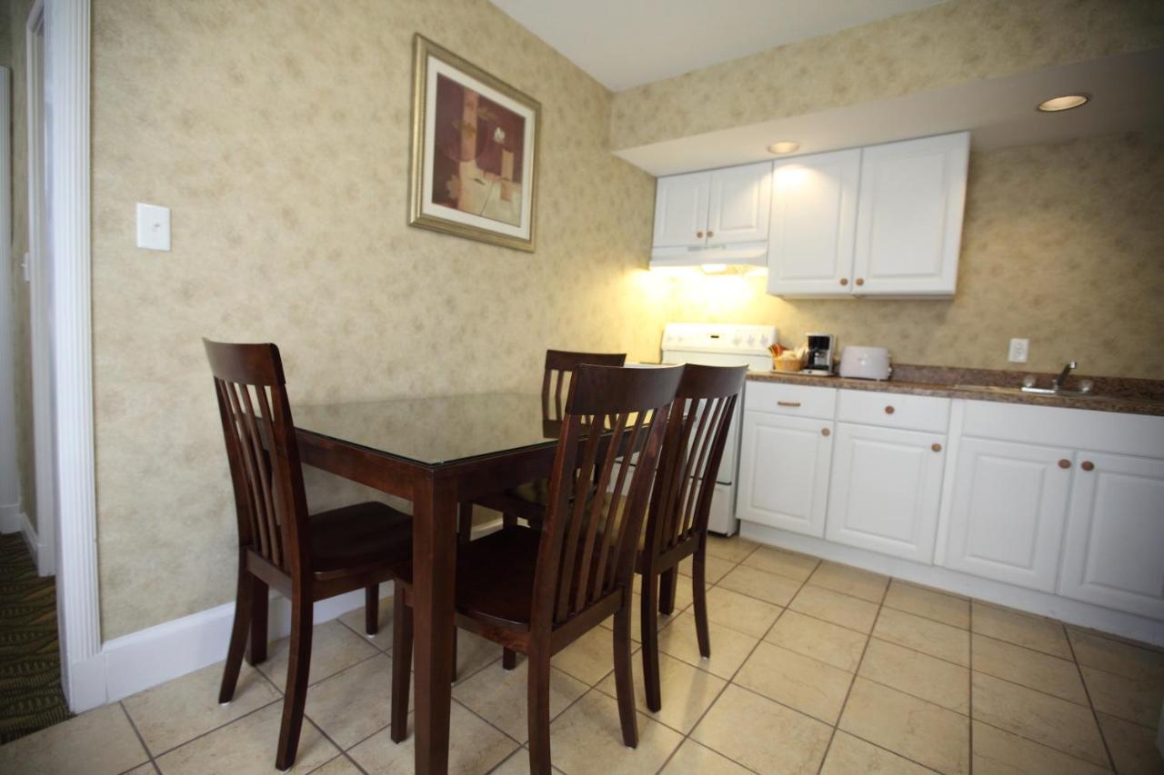 | The Island House Hotel