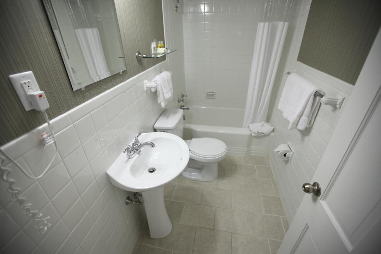 | The Island House Hotel