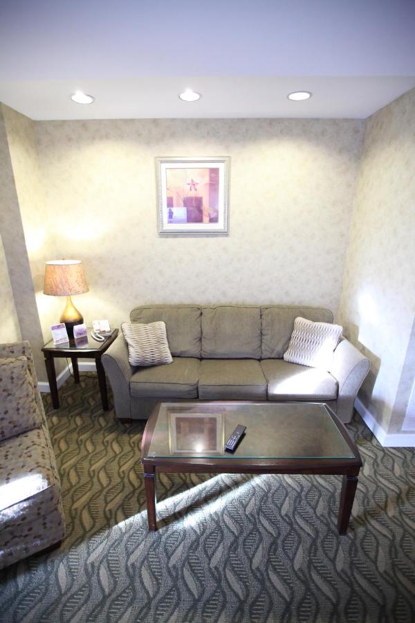 | The Island House Hotel