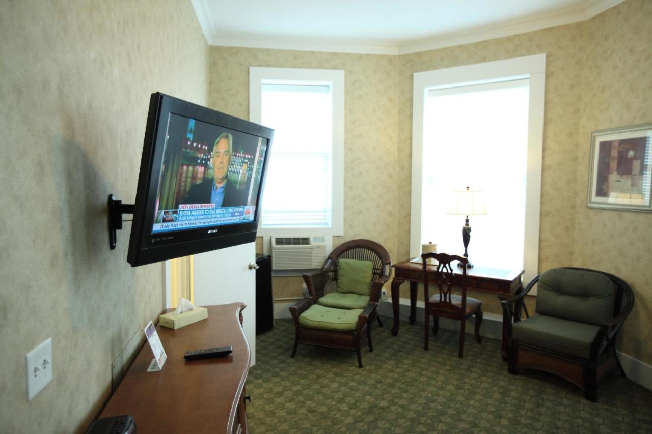 | The Island House Hotel