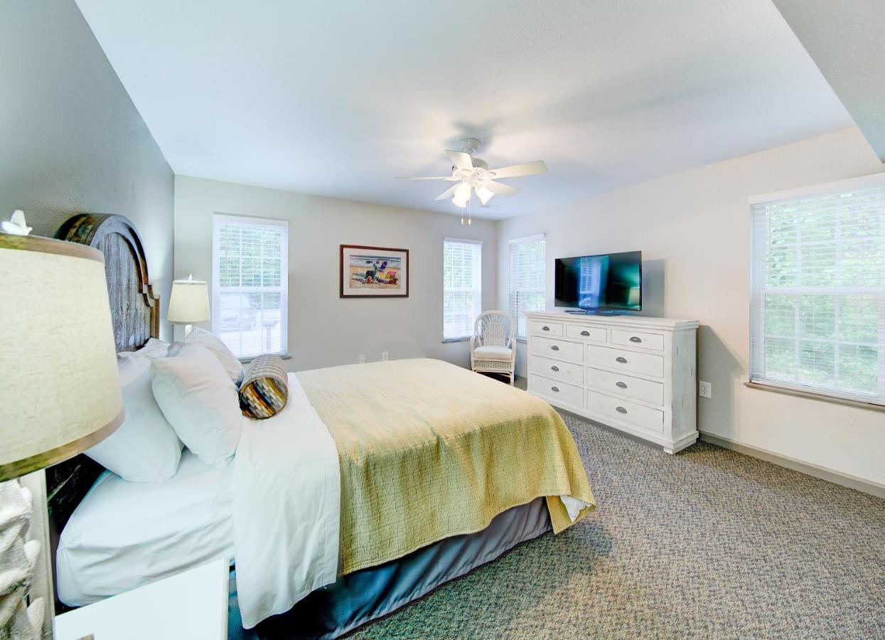 One-Bedroom Suite at Hilton Vacation Club Beachwoods Kitty Hawk