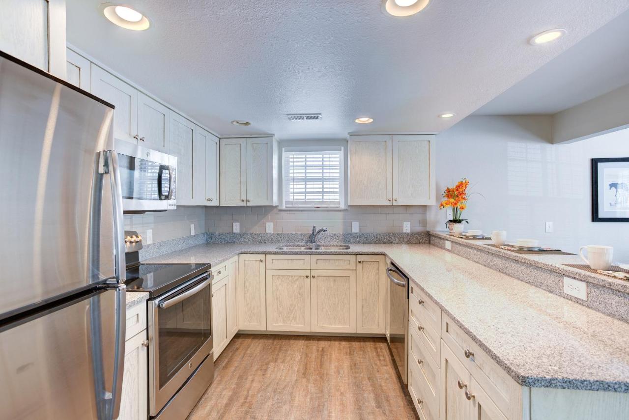 Three-Bedroom Suite at Hilton Vacation Club Beachwoods Kitty Hawk