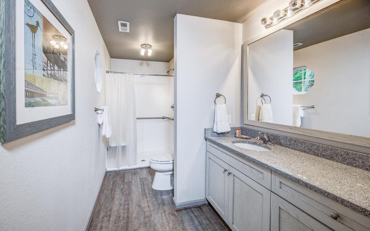 Three-Bedroom Suite at Hilton Vacation Club Beachwoods Kitty Hawk
