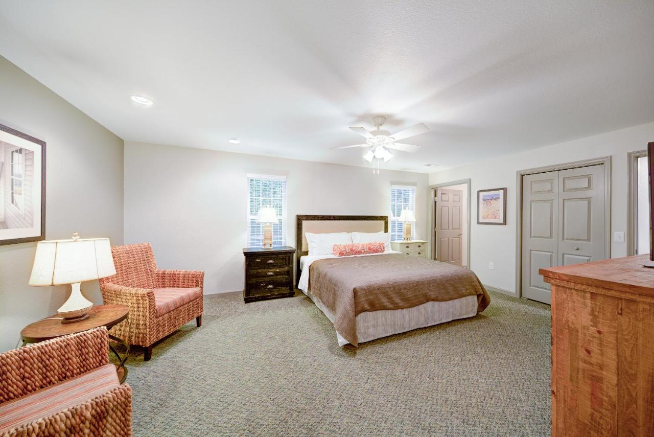 Three-Bedroom Suite at Hilton Vacation Club Beachwoods Kitty Hawk