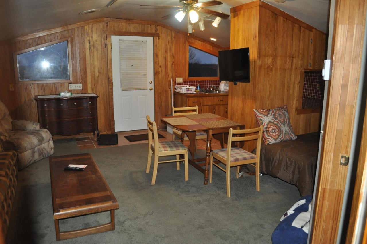  | Lakewood Lodge & Restaurant