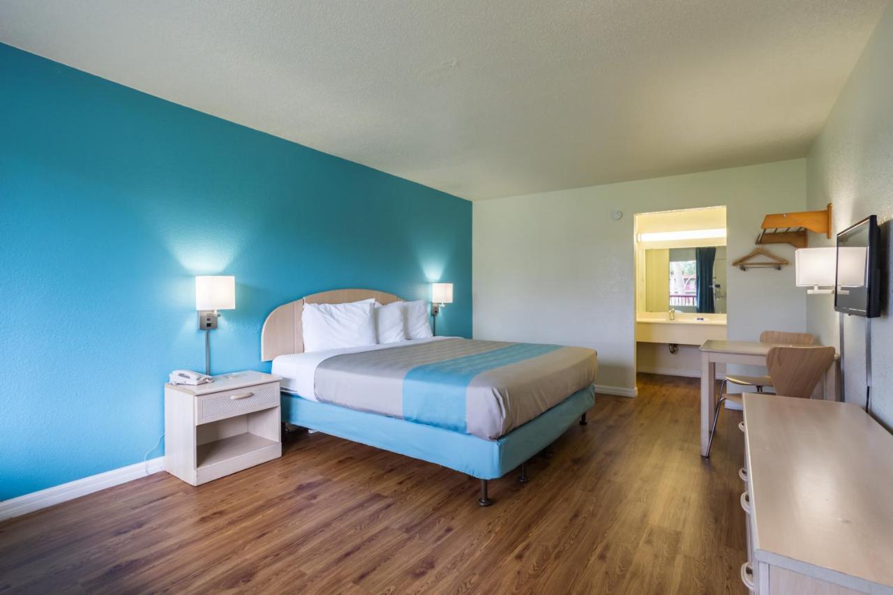  | Motel 6-Spring Hill, FL - Weeki Wachee
