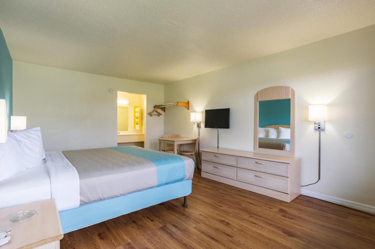  | Motel 6-Spring Hill, FL - Weeki Wachee