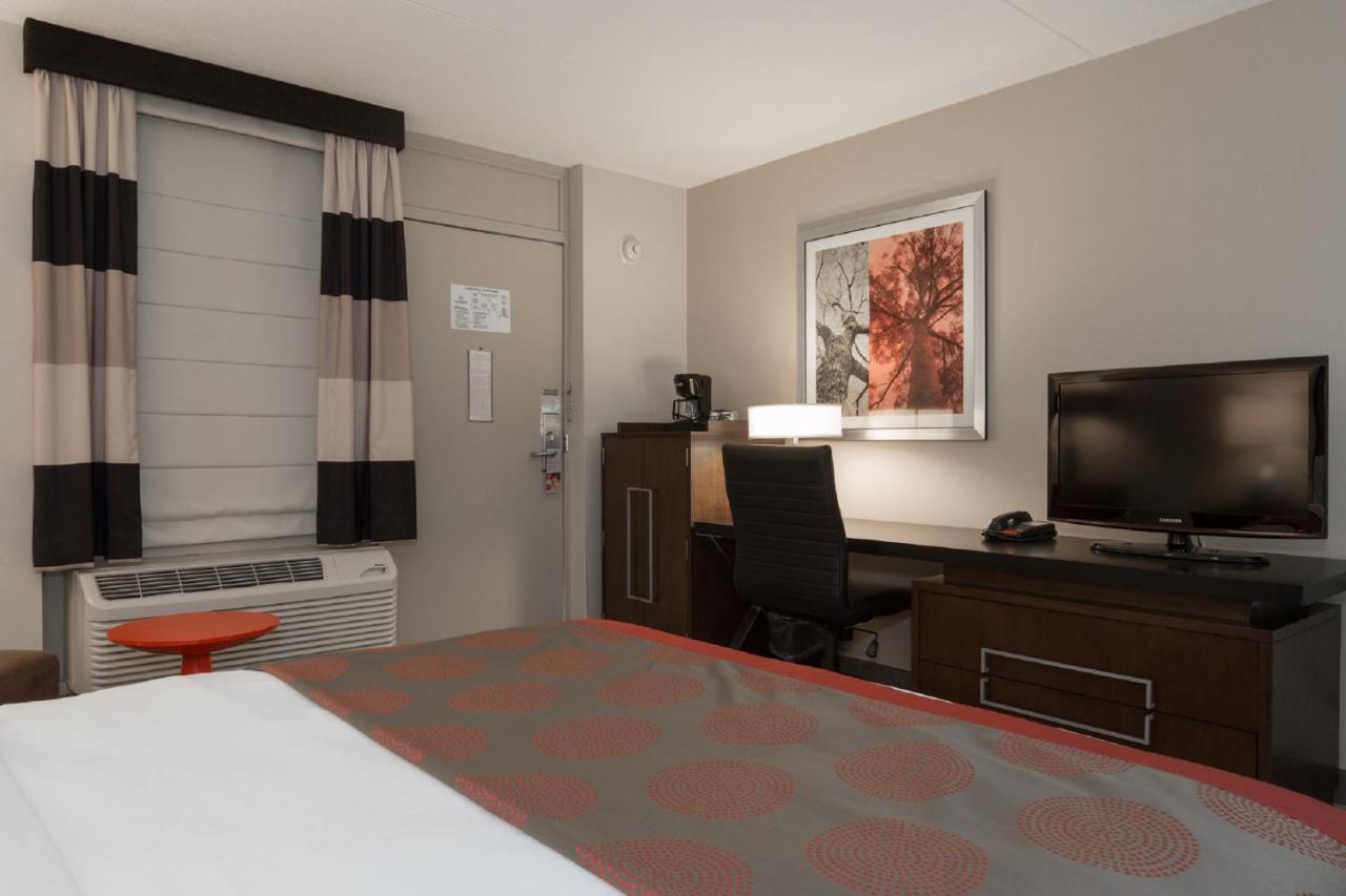 King Room - Non-Smoking at Ramada by Wyndham Boston